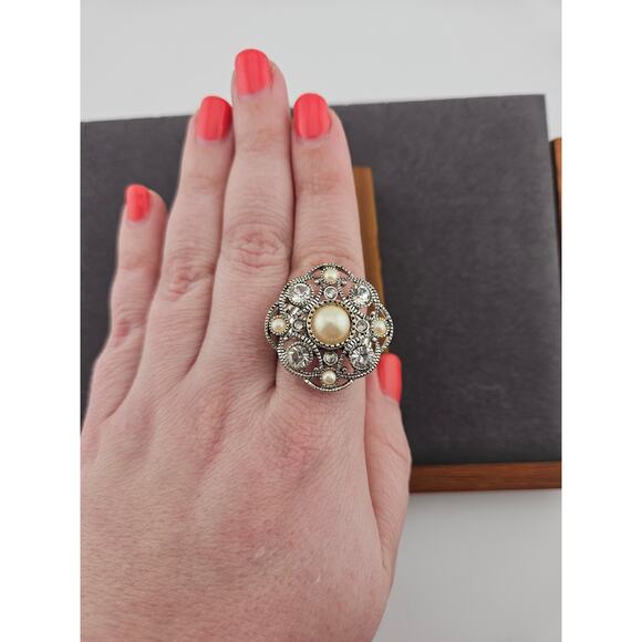 Stretch Band Silver Tone Cocktail Ring Gaudy Pearl Crystal Statement Oversized - Picture 3 of 3